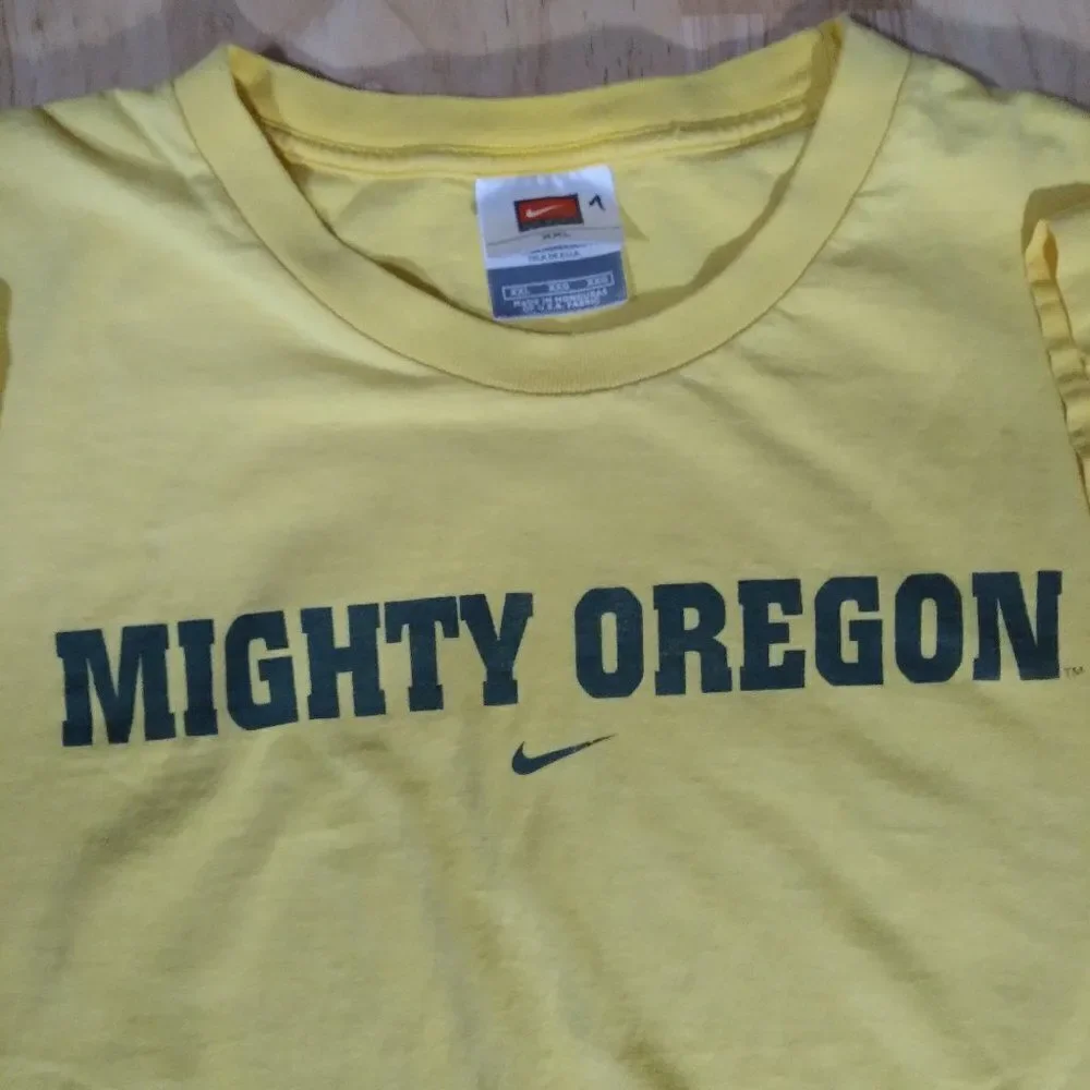 Vintage Nike Center Swoosh Mighty Oregon Ducks Logo T-Shirt Big O